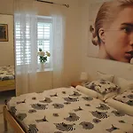 Apartment Optimist *