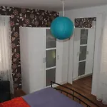 Optimist Apartment *