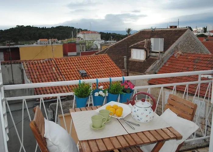 Optimist Apartment