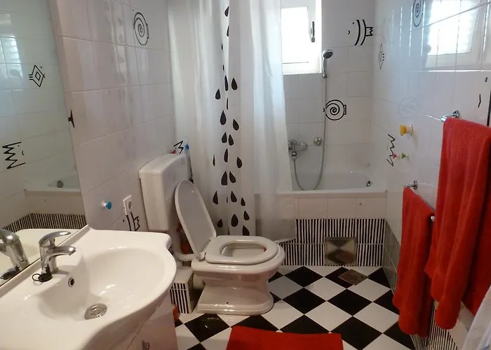 Optimist Apartment