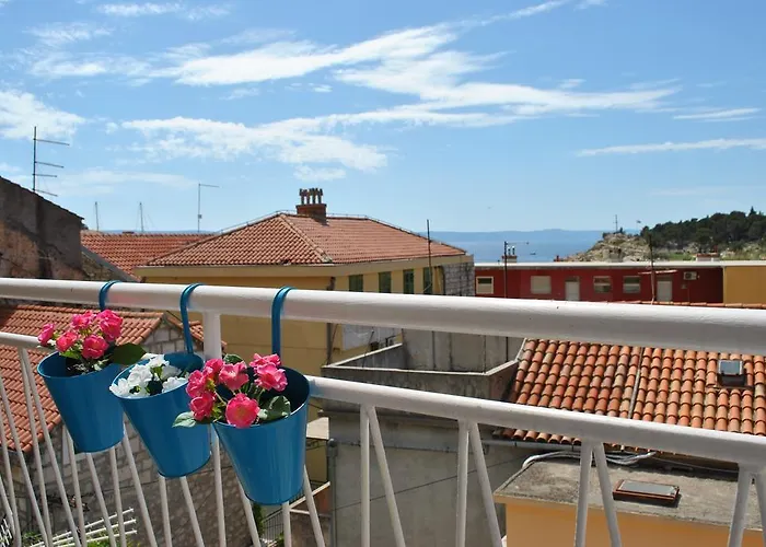 Optimist Apartment *